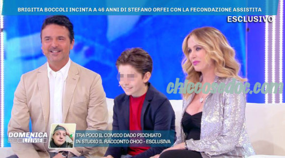 "DOMENICA LIVE" - Stefano Orfei Nones e la moglie BRigitta Boccoli, con il primo figlio Manfredi, confermano l'imminente arrivo del loro secondogenito..