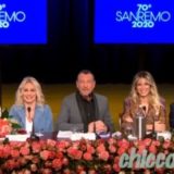 “SANREMO 2020”: LA CONFERENZA STAMPA CON AMADEUS.. E 5 (DELLE 10) PRESENZE FEMMINILI CHE SALIRANNO CON LUI SUL PALCO. ALL'”ARISTON”, DA OSPITE D’ONORE, ANCHE MONICA BELLUCCI.. E DUA LIPA