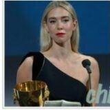 MOSTRA DEL CINEMA DI VENEZIA: “LEONE D’ORO” AL “MIGLIOR FILM”, “NOMADLAND”.. E “COPPA VOLPI” PER LE MIGLIORI INTERPRETAZIONI A PIERFRANCESCO FAVINO E VANESSA KIRBY. MA ANCHE IL “RED CARPET” DI STEFANO ACCORSI E VALERIA GOLINO..