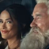 SALMA HAYEK ED IL COLLEGA ARNOLD SCHWARZENEGGER, NEI PANNI DELLE DIVINITA’ GRECHE “ZEUS ED ERA”, INSIEME IN UNO SPOT PER LA TV..