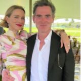 NAOMI WATTS TRA GLI INVITATI A NOZZE DI AMICI NELLA CORNICE HAWAIANA, CON IL COMPAGNO BILLY CRUDUP E LE COLLEGHE.. JESSICA ALBA E MICHELLE PFEIFFER..