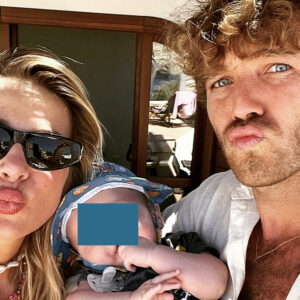 <b>“GRANDE FRATELLO VIP 4”: LA COPPIA TV, PAOLO CIAVARRO E CLIZIA INCORVAIA, A LAMPEDUSA CON IL FIGLIO GABRIELE, NEL “REEL” COORDINATO DI FAMIGLIA ED IN BARCA AL TRAMONTO..  Foto: Instagram</b>